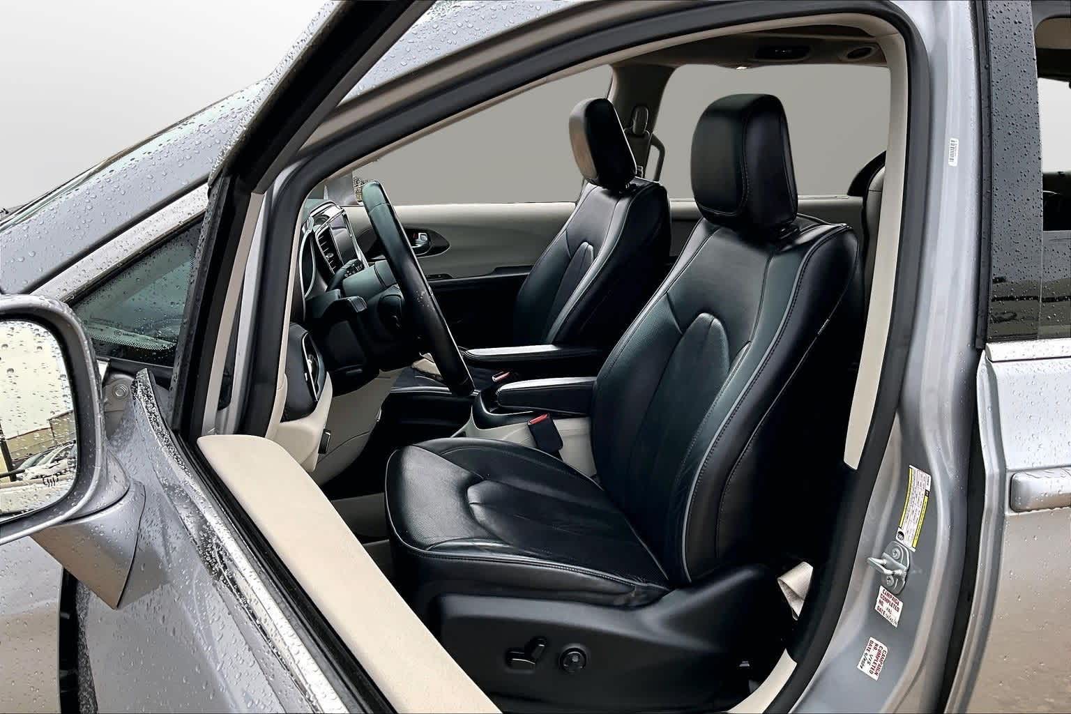 Thumbnail: 2018 Chrysler Pacifica - 25