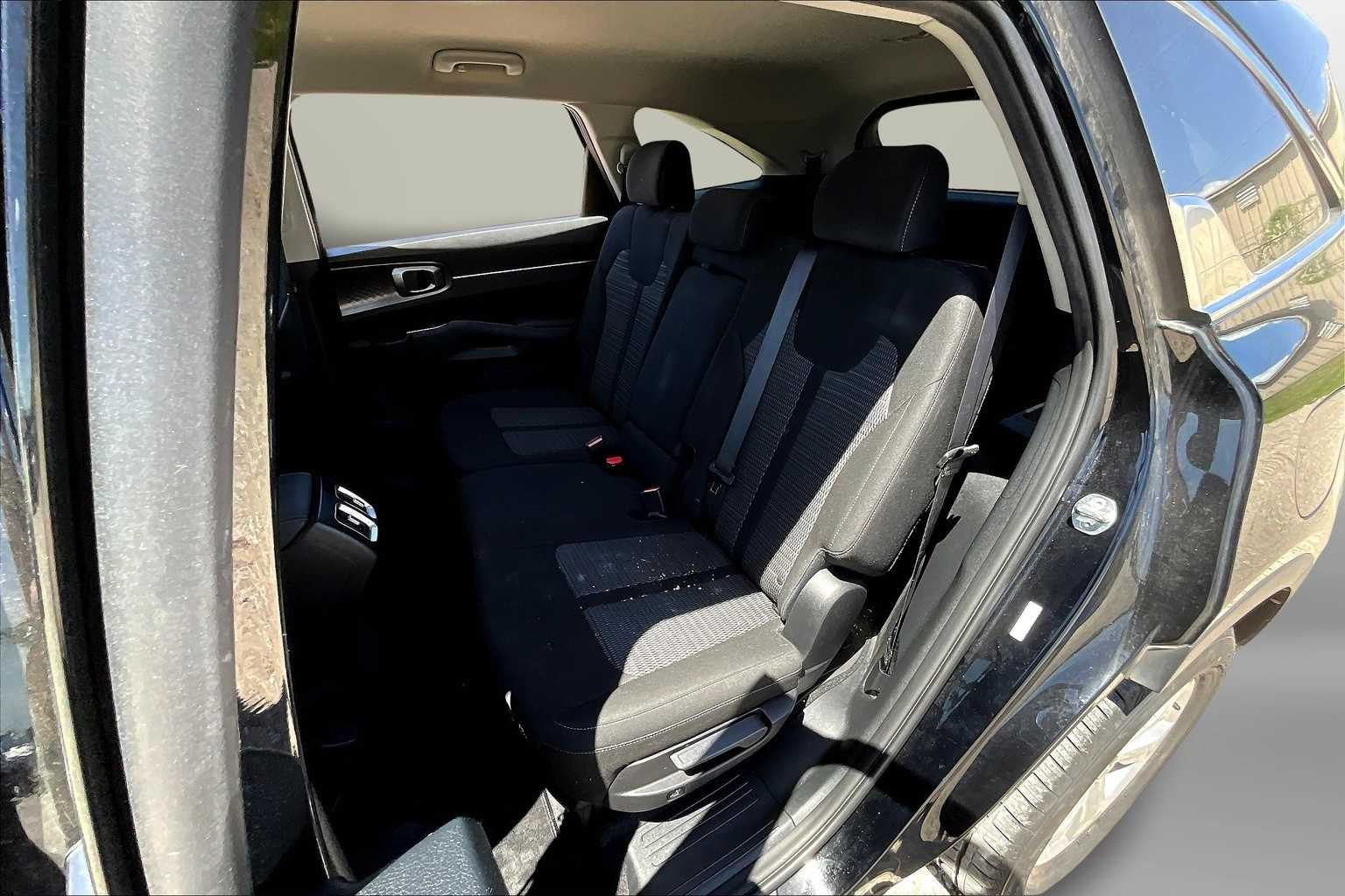 Thumbnail: 2022 Kia Sorento - 26