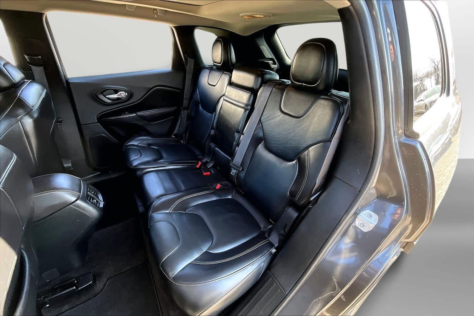 Thumbnail: 2016 Jeep Cherokee - 25