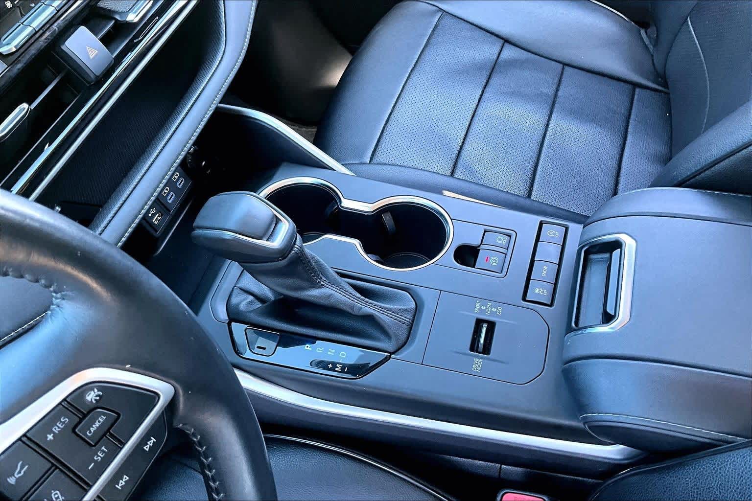 Thumbnail: 2022 Toyota Highlander - 11