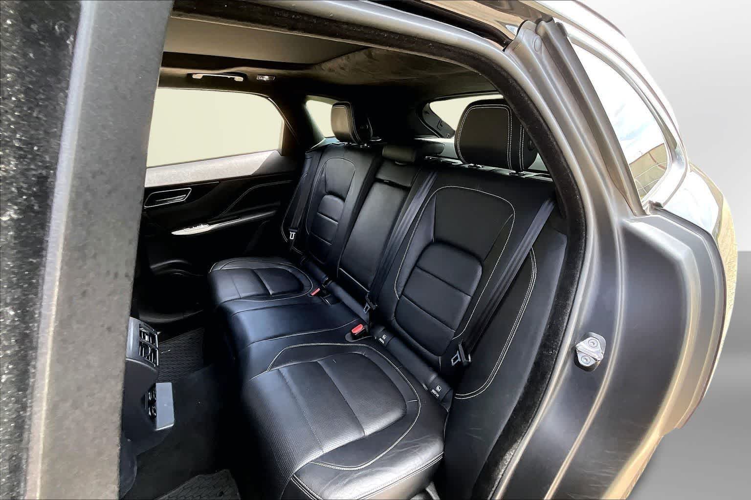 Thumbnail: 2019 Jaguar F-Pace - 24