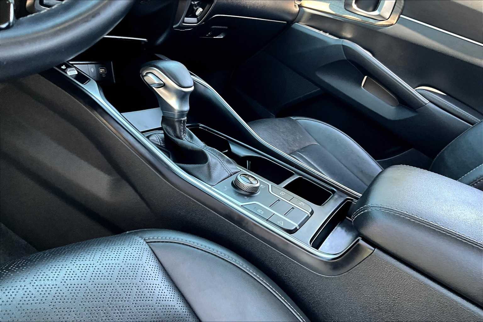 Thumbnail: 2023 Kia Sorento - 13
