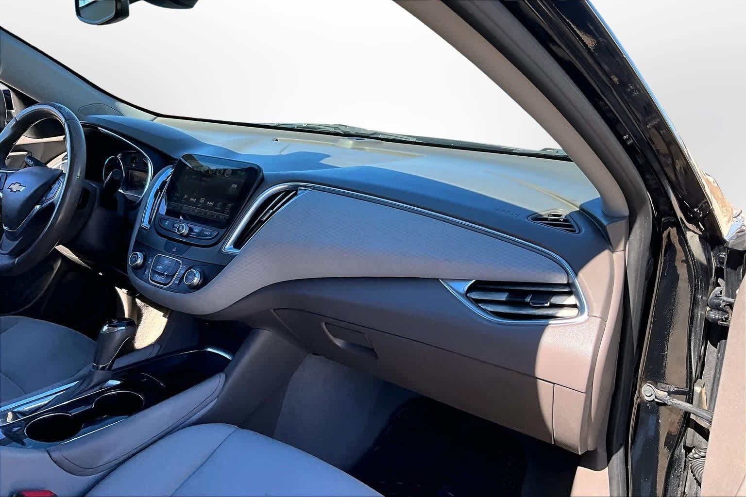 Thumbnail: 2018 Chevrolet Malibu - 15