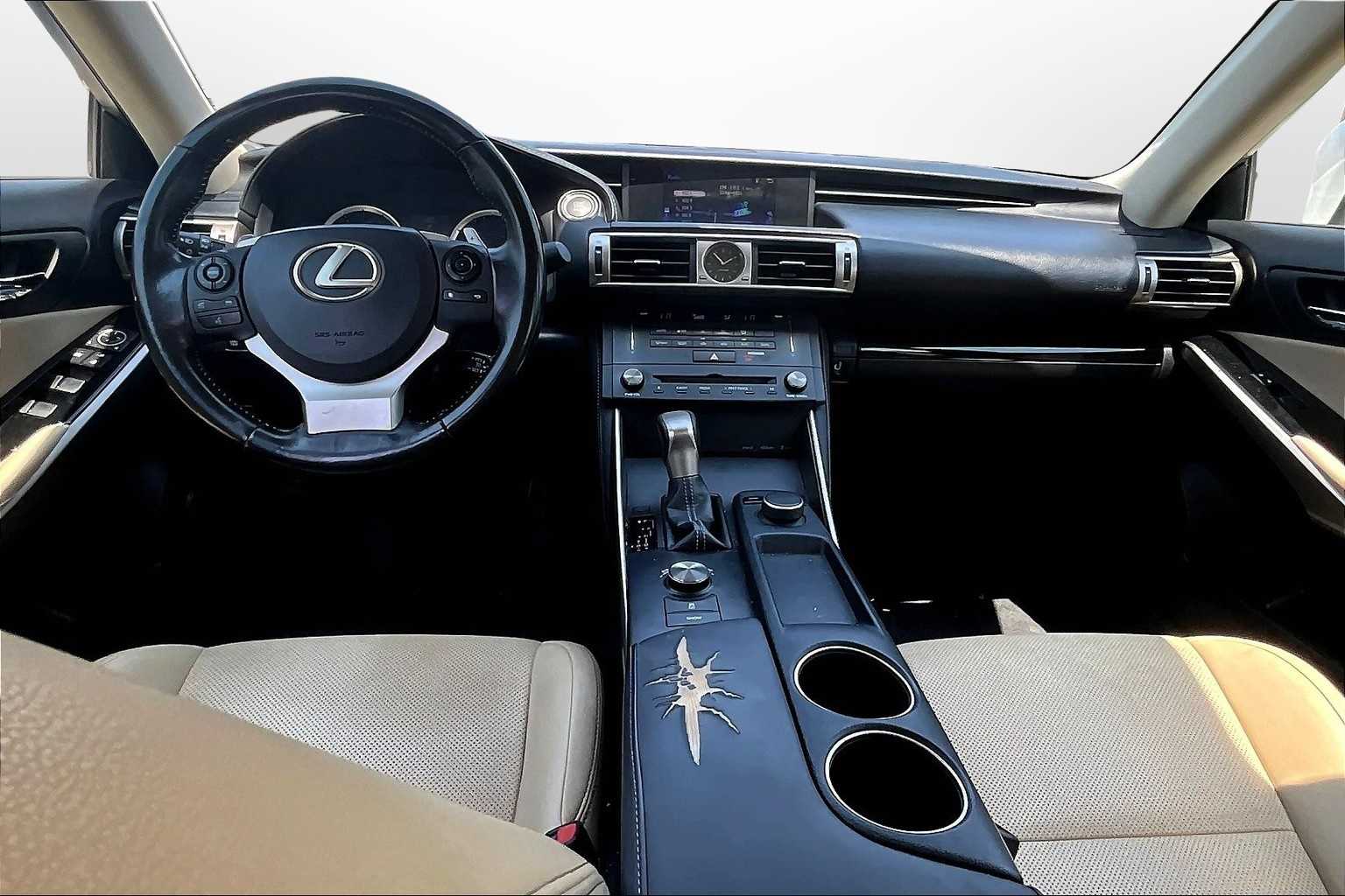 Thumbnail: 2016 Lexus IS - 14