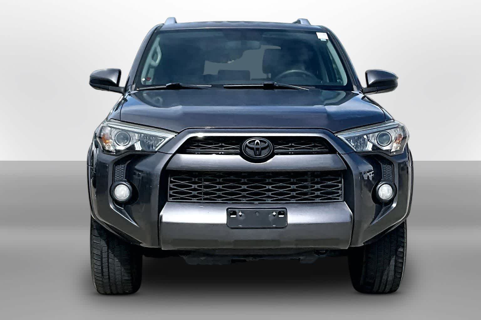 Thumbnail: 2016 Toyota 4Runner - 3