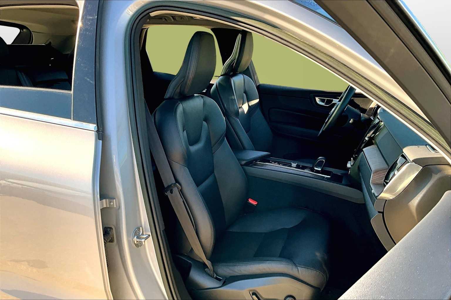 Thumbnail: 2023 Volvo XC60 - 7