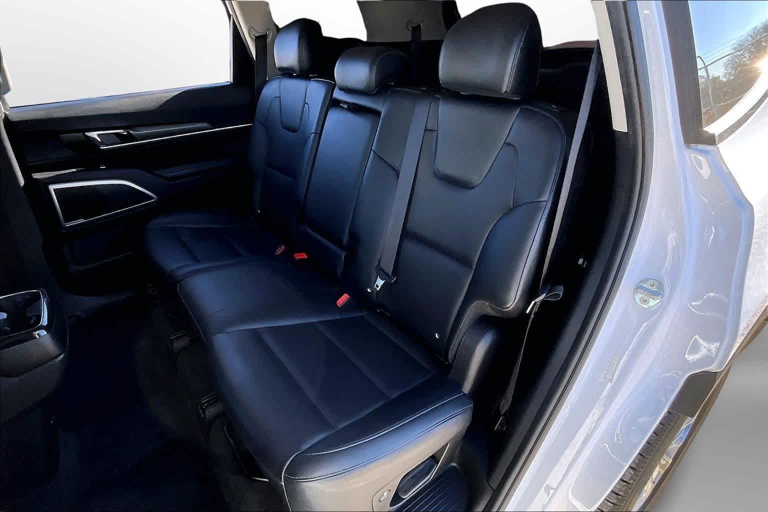 Thumbnail: 2022 Kia Telluride - 25