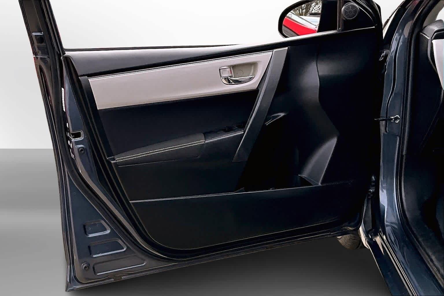 Thumbnail: 2018 Toyota Corolla - 17