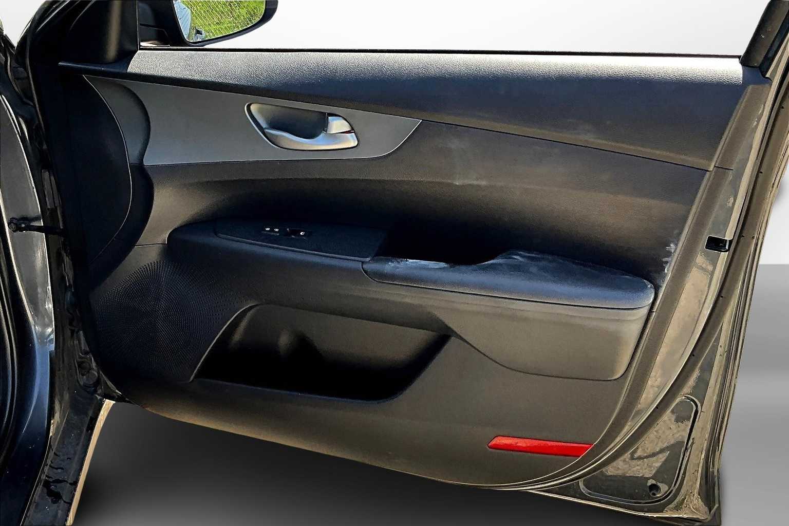 Thumbnail: 2020 Kia Forte - 18