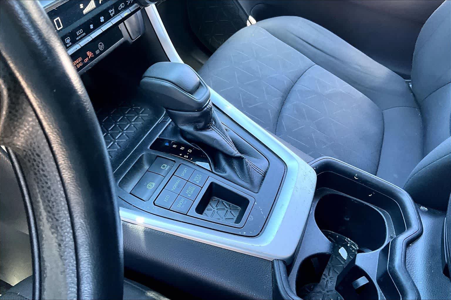 Thumbnail: 2019 Toyota RAV4 - 10