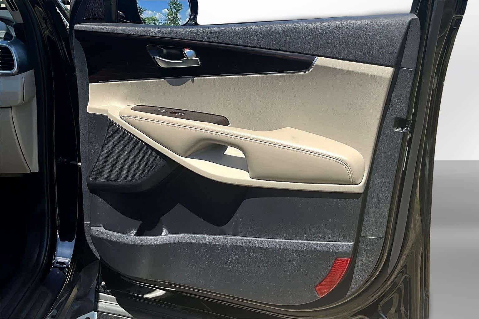 Thumbnail: 2020 Kia Sorento - 19