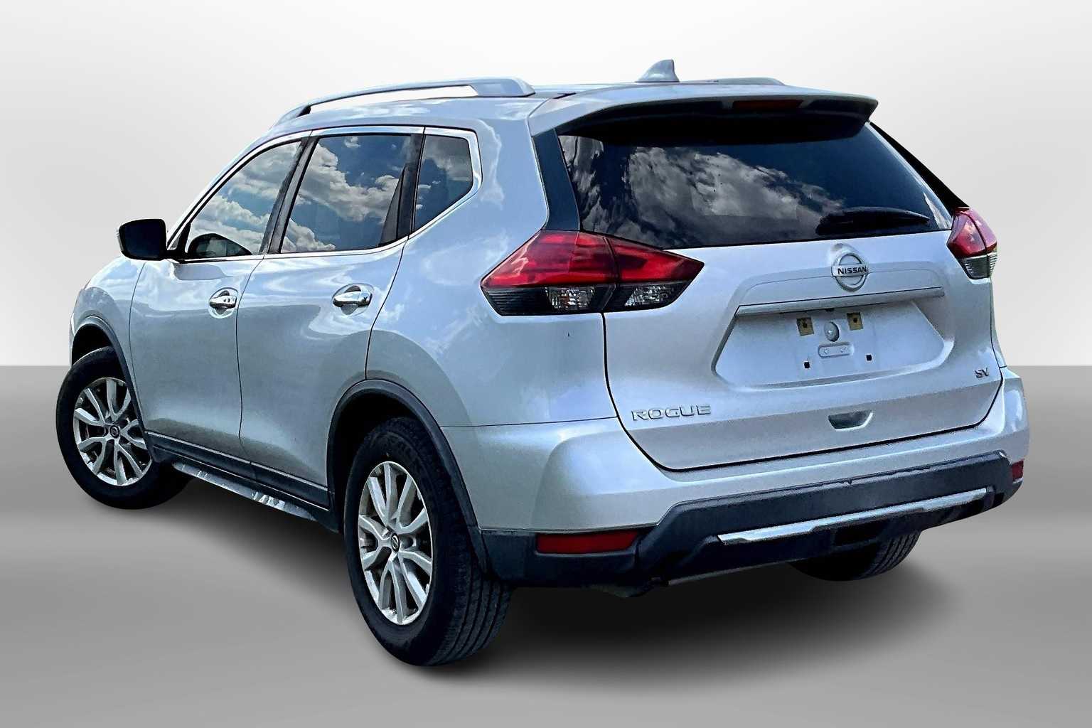Thumbnail: 2017 Nissan Rogue - 10