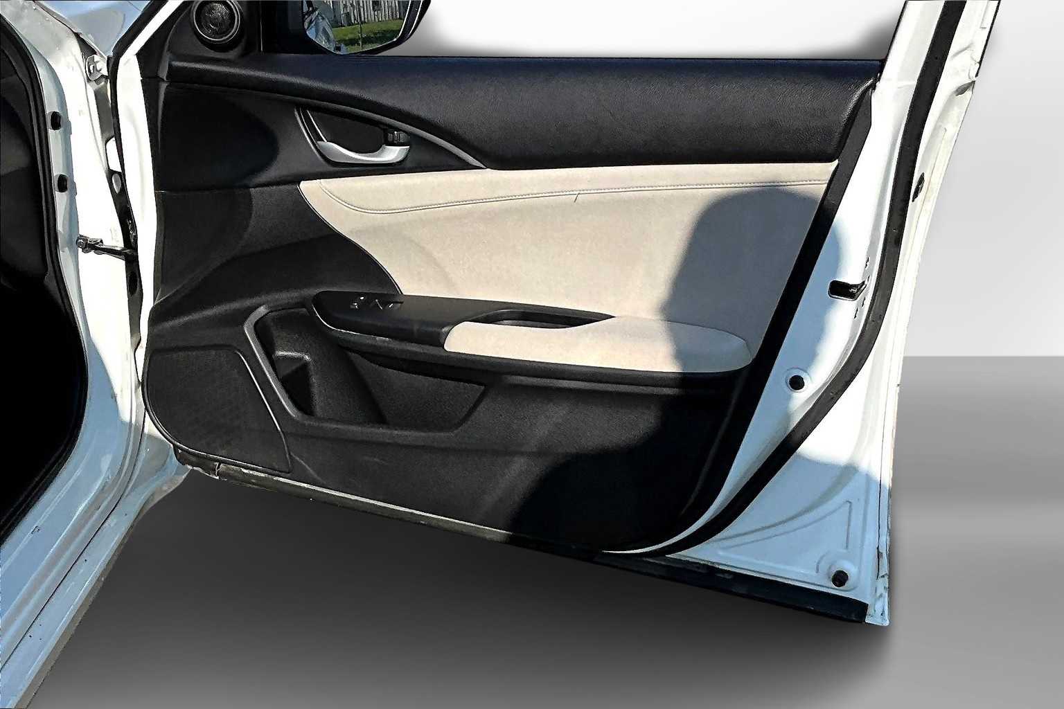 Thumbnail: 2021 Honda Insight - 18