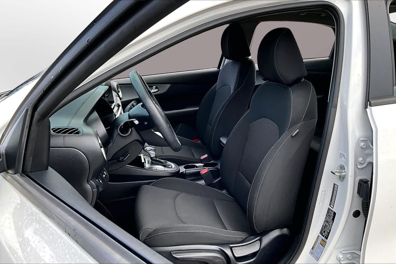 Thumbnail: 2021 Kia Forte - 25