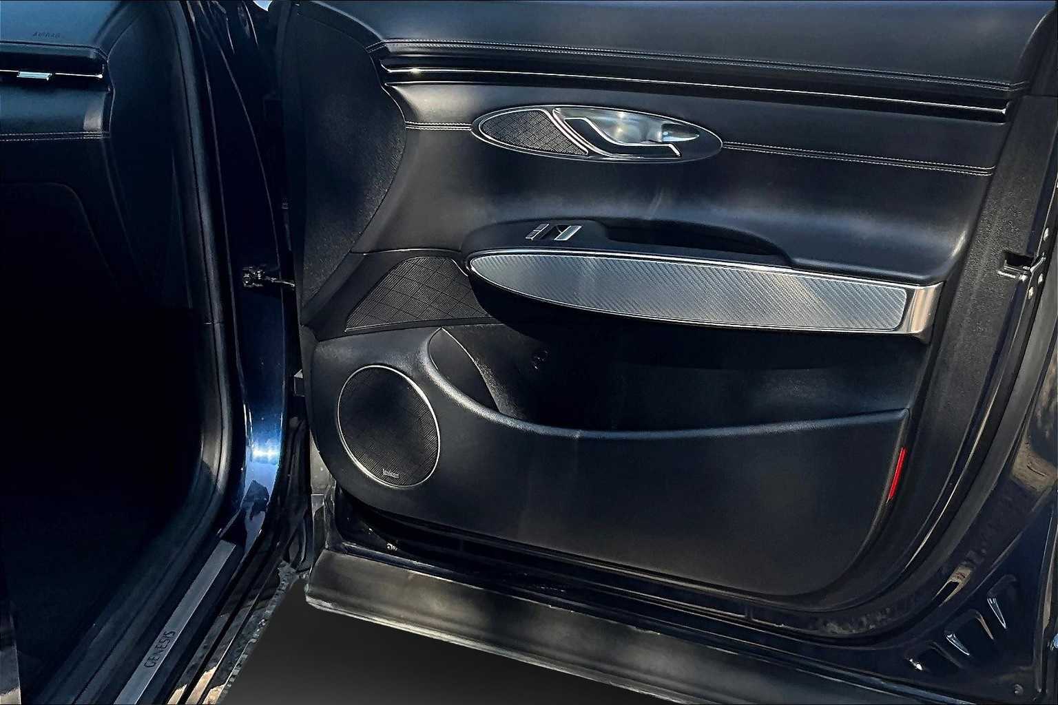 Thumbnail: 2022 Genesis GV70 - 18