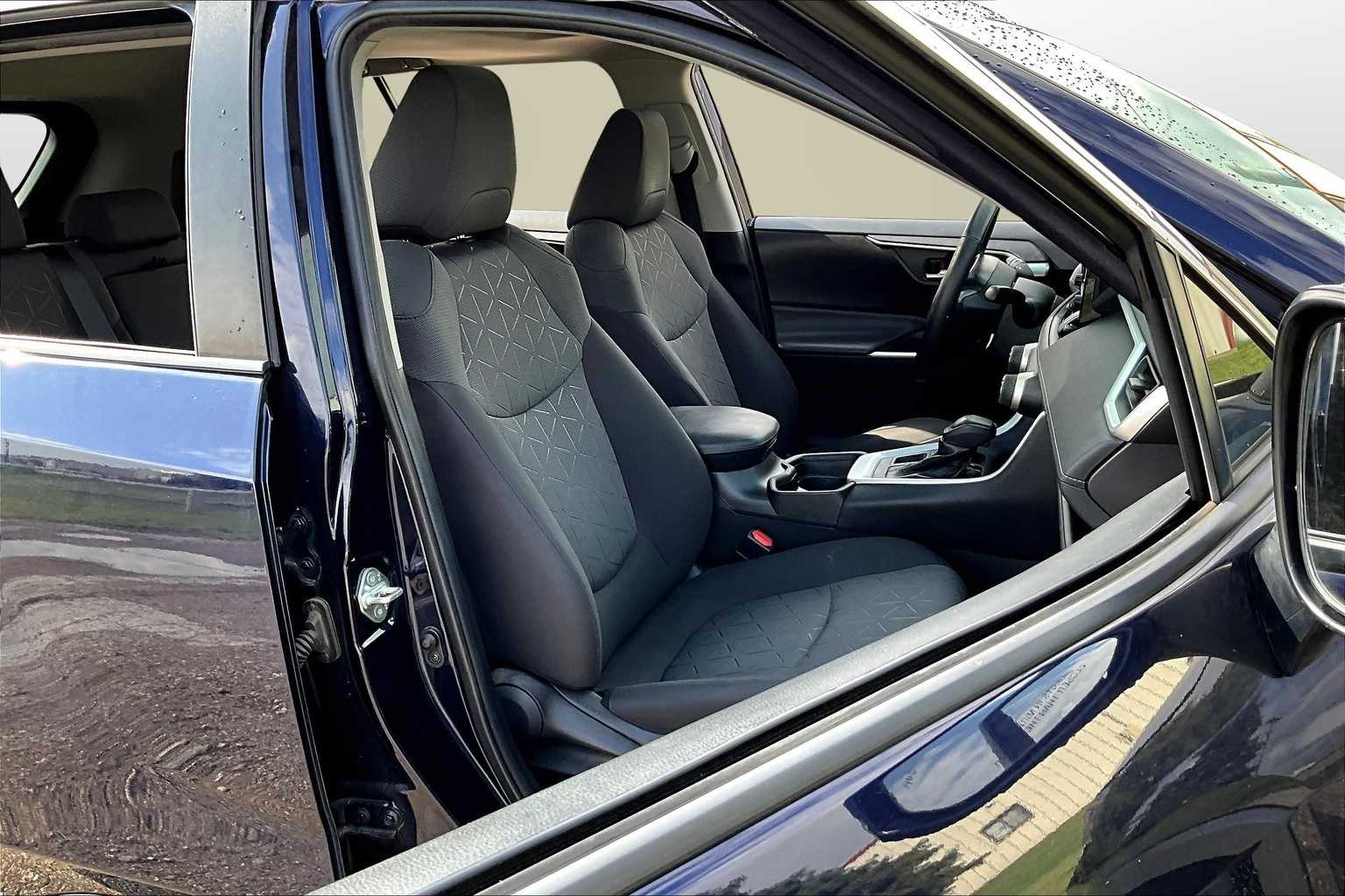 Thumbnail: 2020 Toyota RAV4 - 7