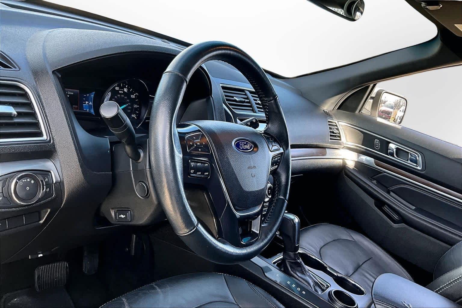 Thumbnail: 2017 Ford Explorer - 12