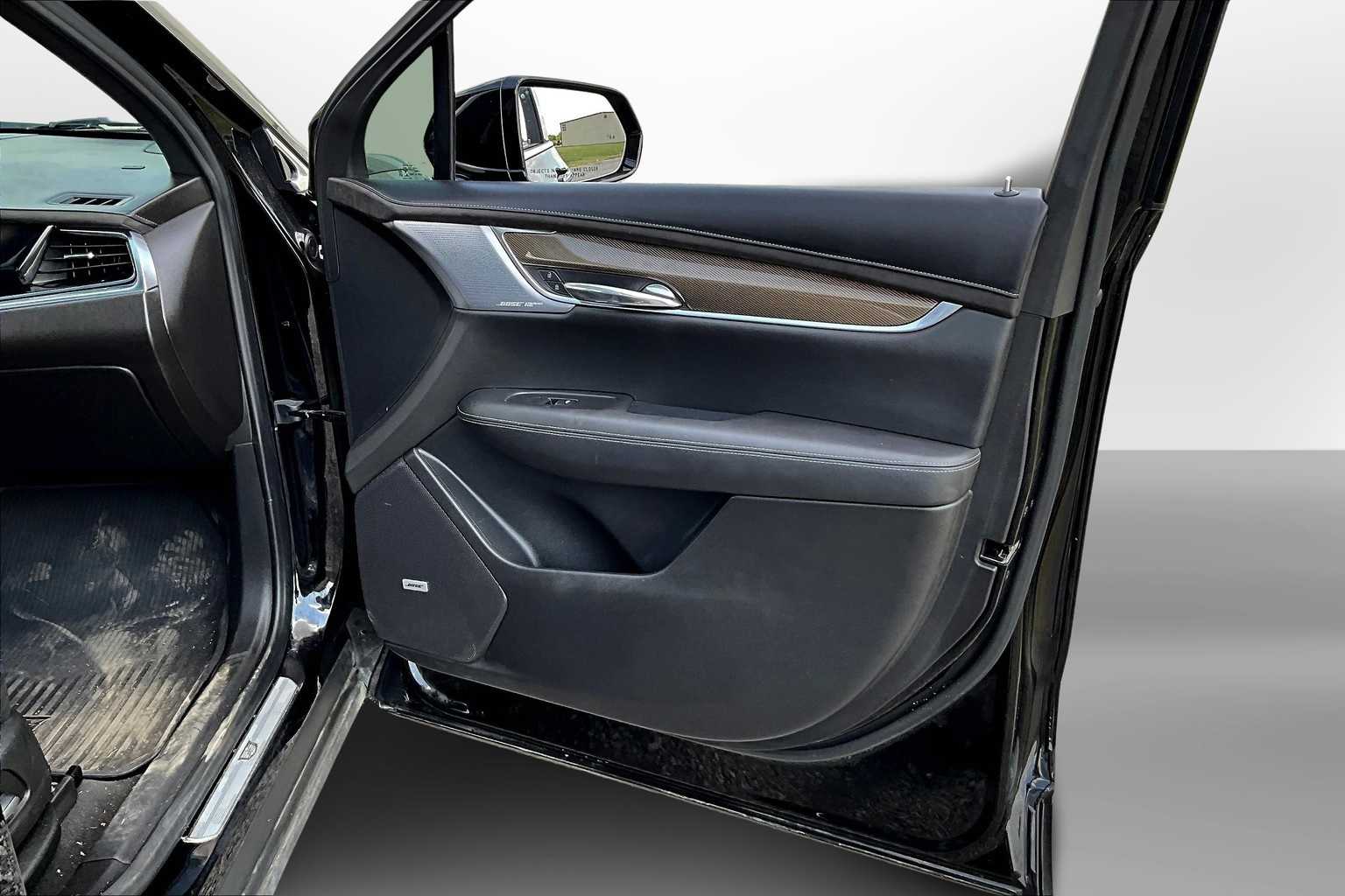 Thumbnail: 2021 Cadillac XT6 - 18