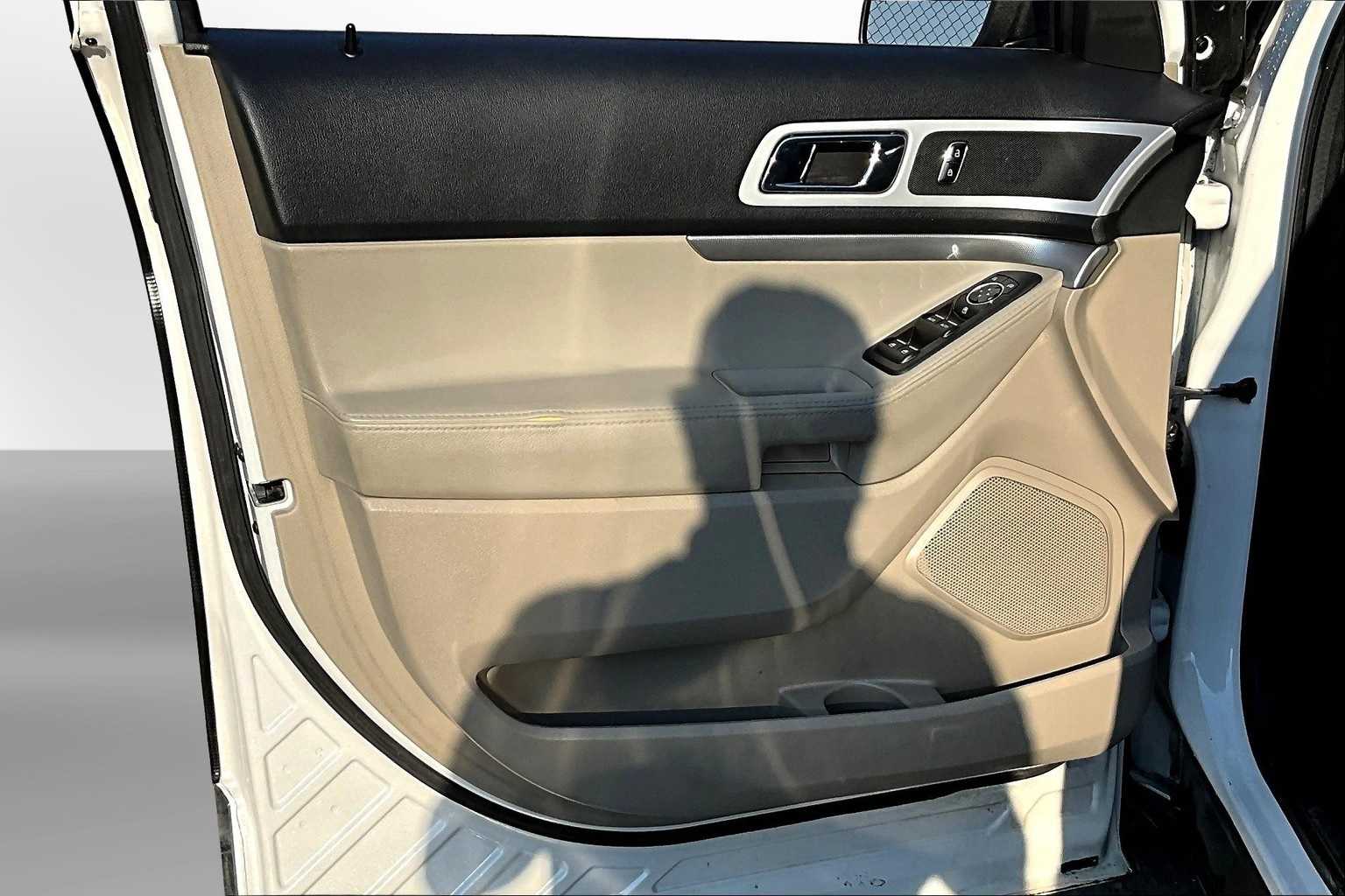 Thumbnail: 2013 Ford Explorer - 17
