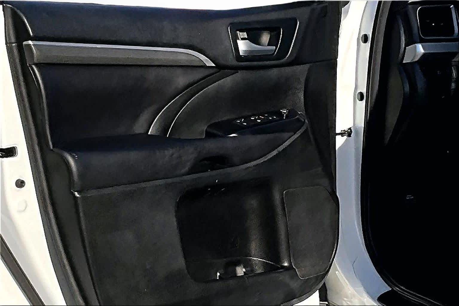 Thumbnail: 2017 Toyota Highlander - 17