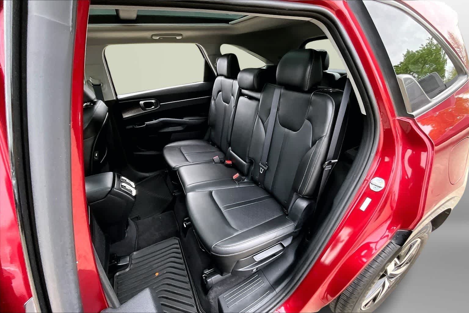 Thumbnail: 2023 Kia Sorento - 25