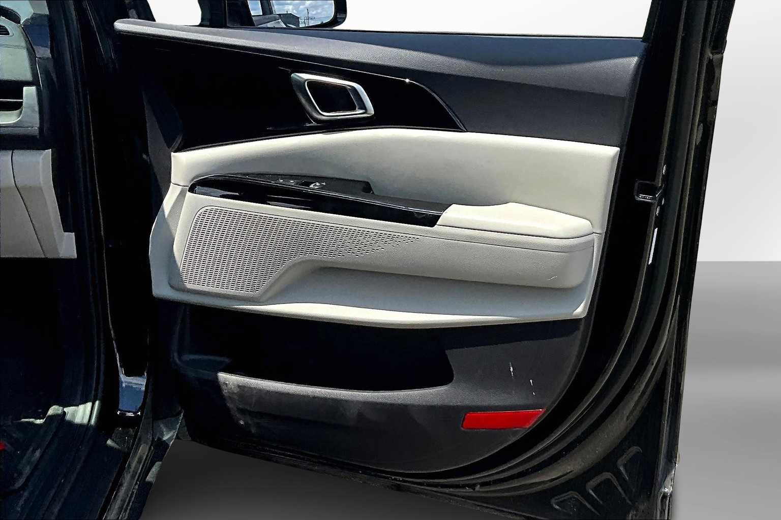 Thumbnail: 2024 Kia Carnival - 18