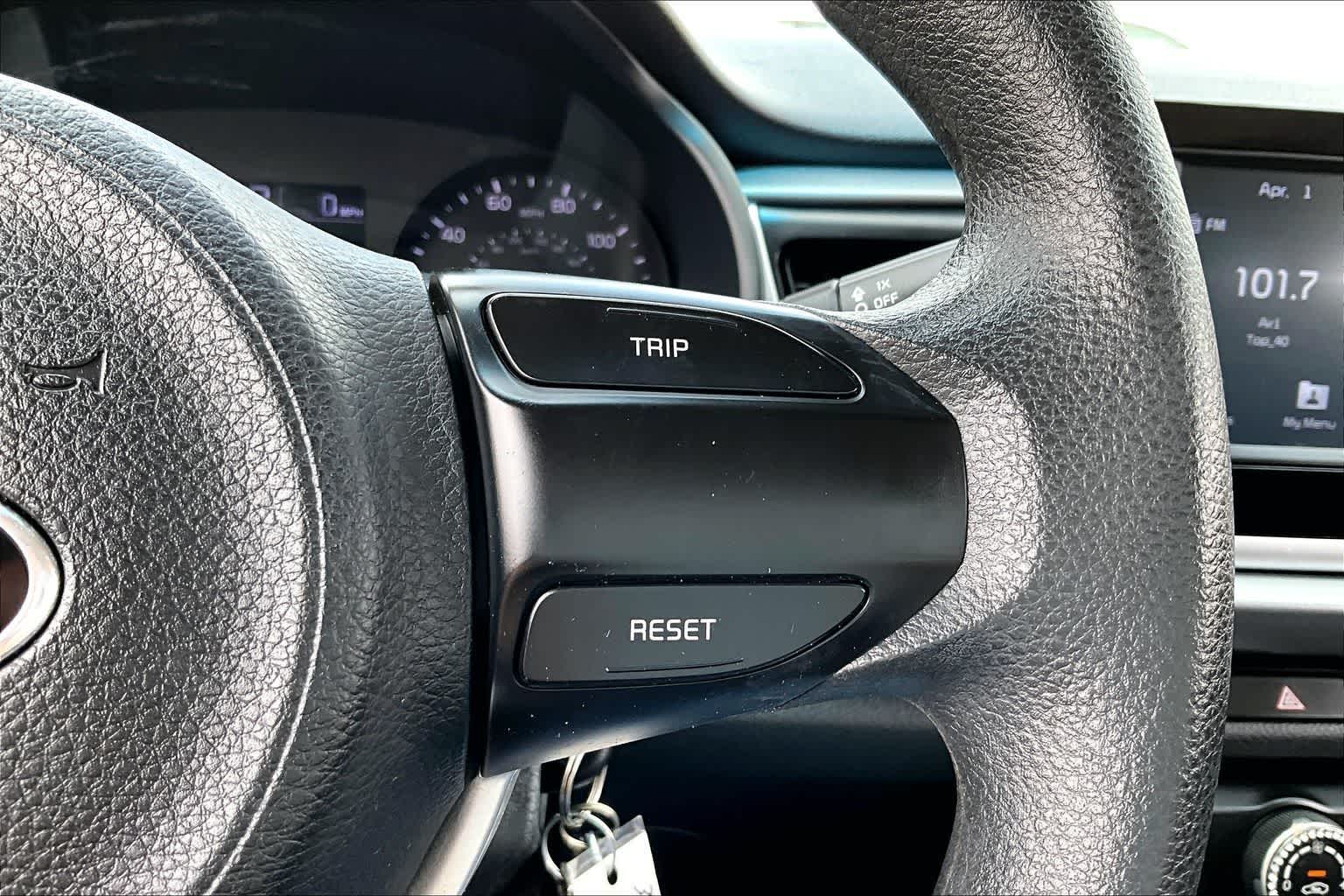 Thumbnail: 2020 Kia Rio - 16