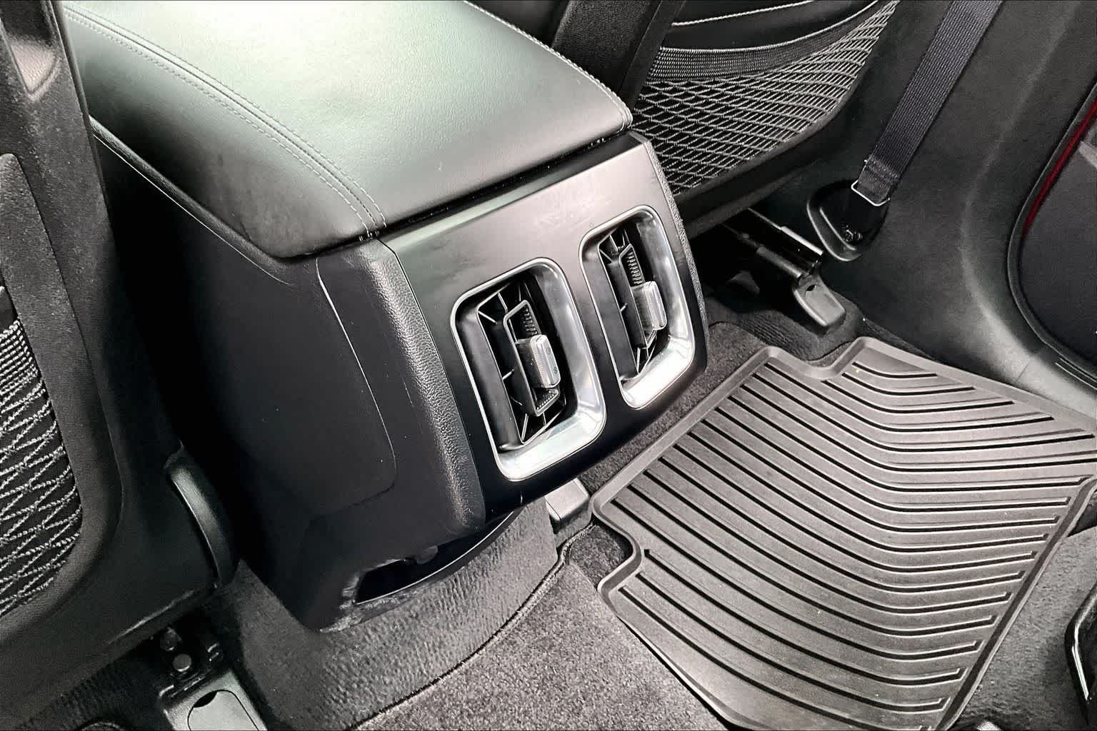 Thumbnail: 2023 Kia Sorento - 22