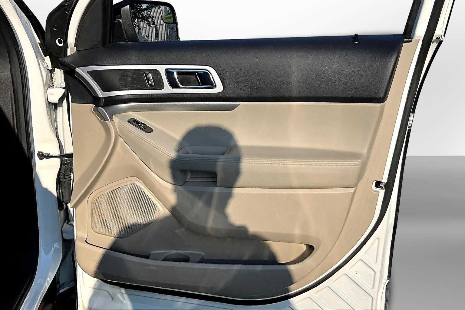 Thumbnail: 2013 Ford Explorer - 18