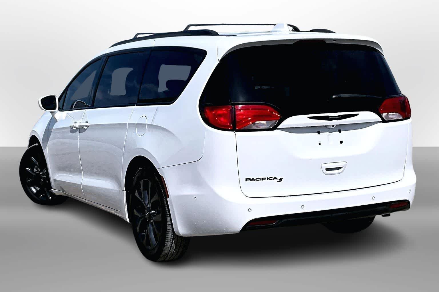 Thumbnail: 2019 Chrysler Pacifica - 11