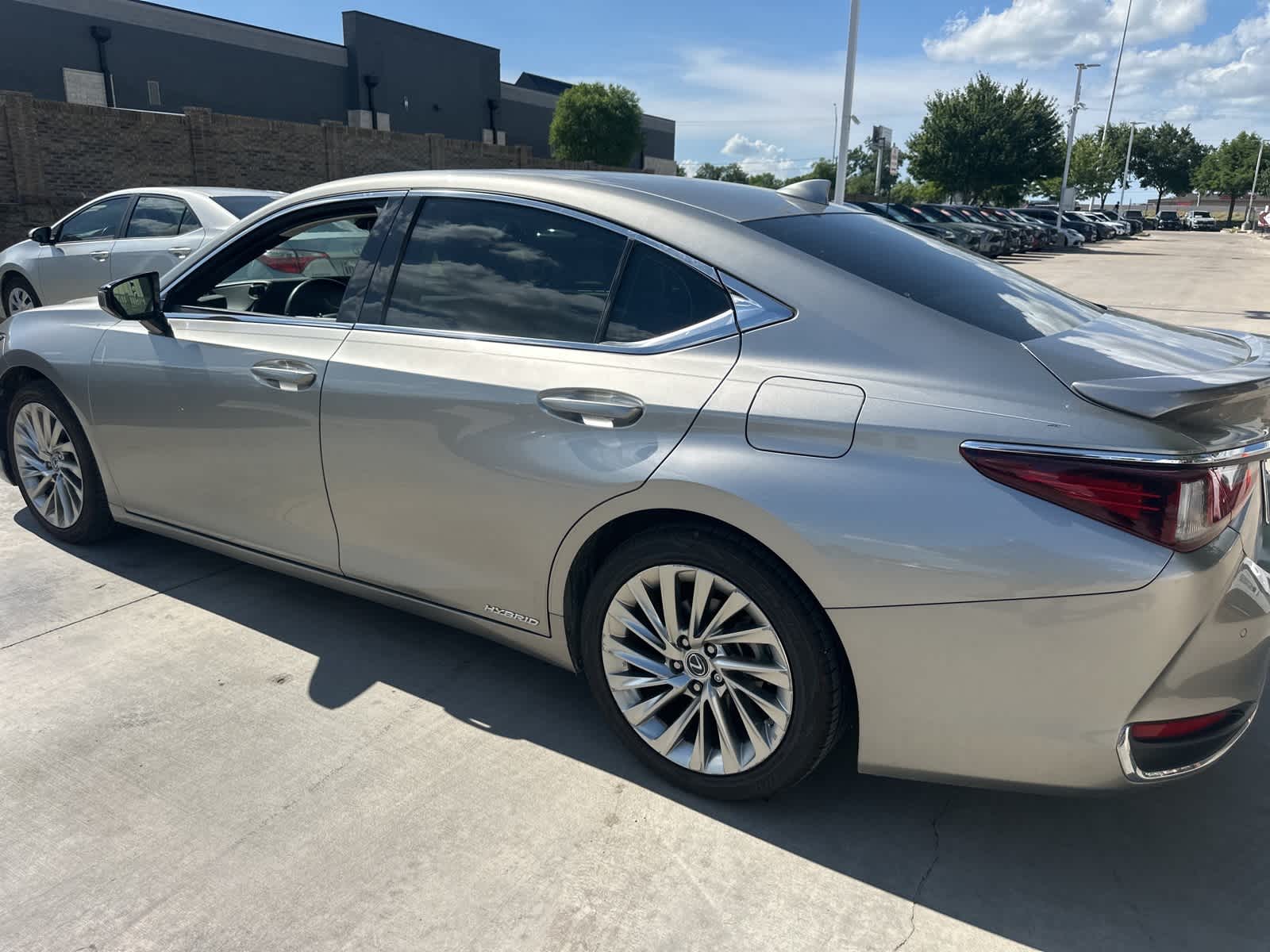 Thumbnail: 2021 Lexus ES - 7
