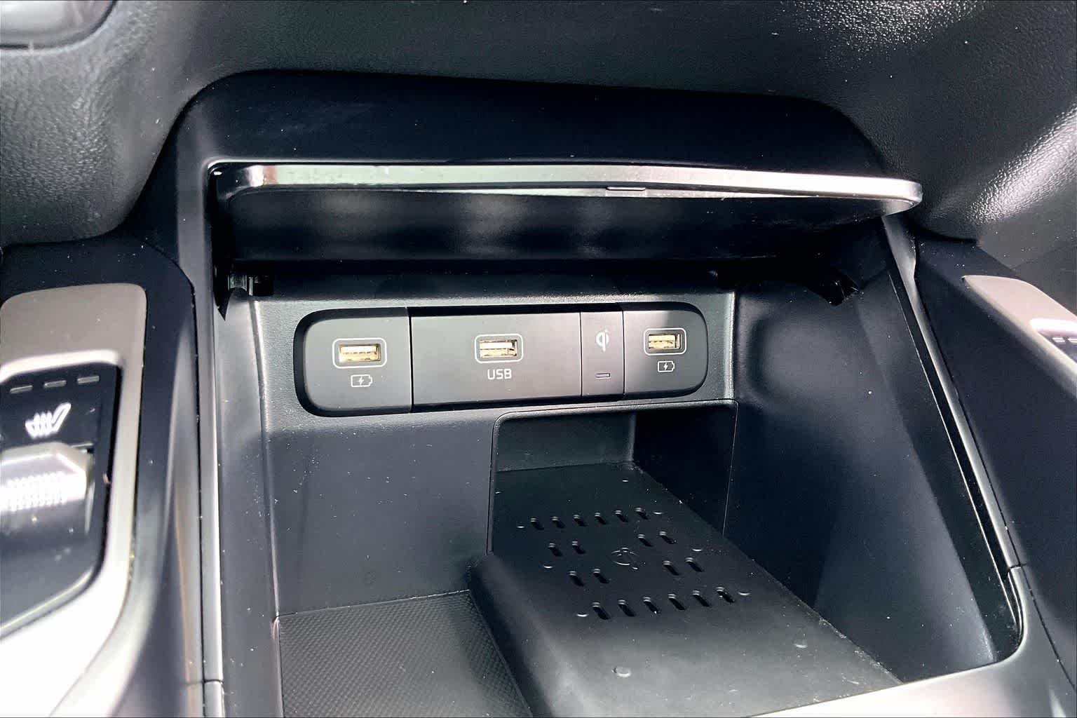 Thumbnail: 2023 Kia Sorento - 23