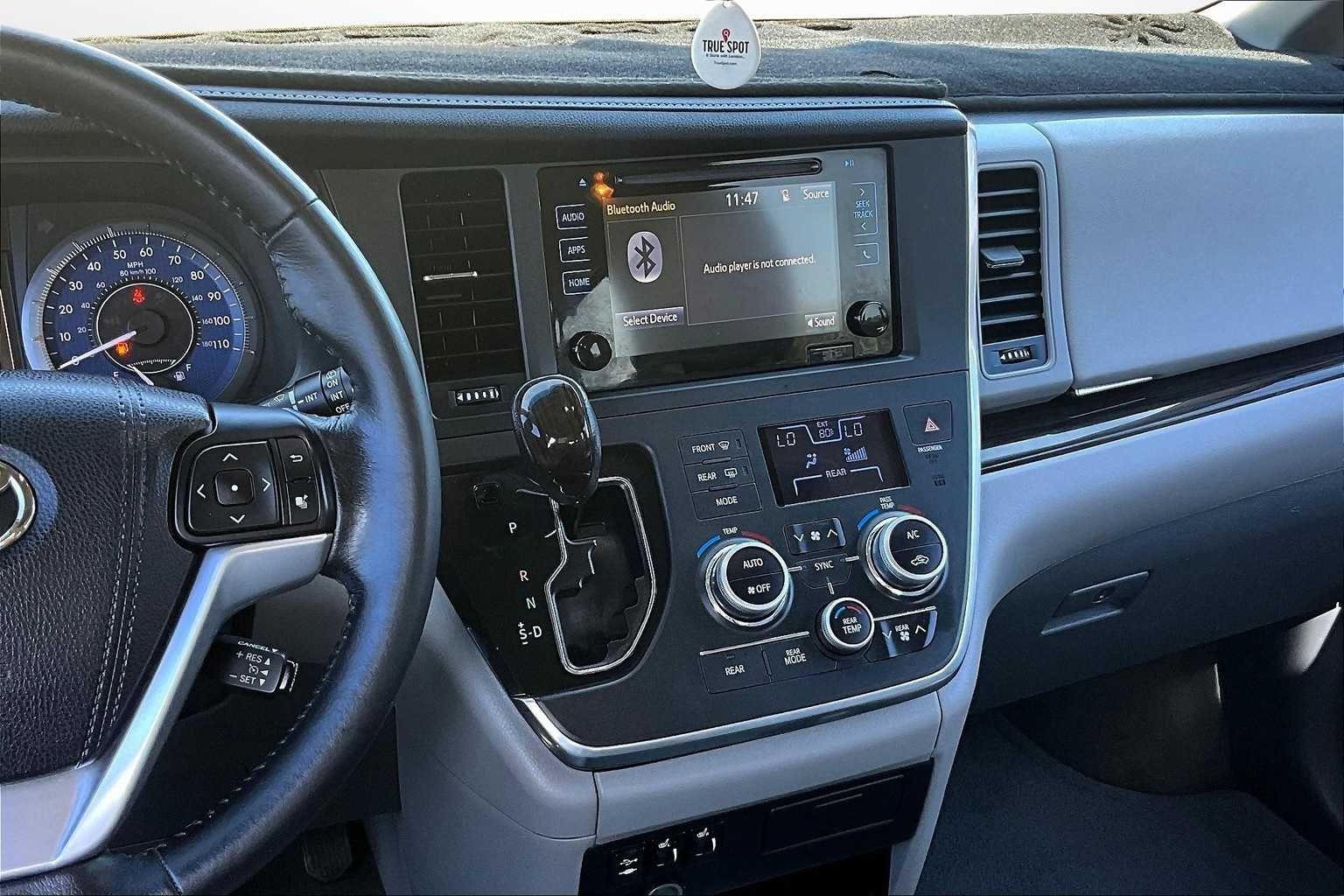 Thumbnail: 2015 Toyota Sienna - 6