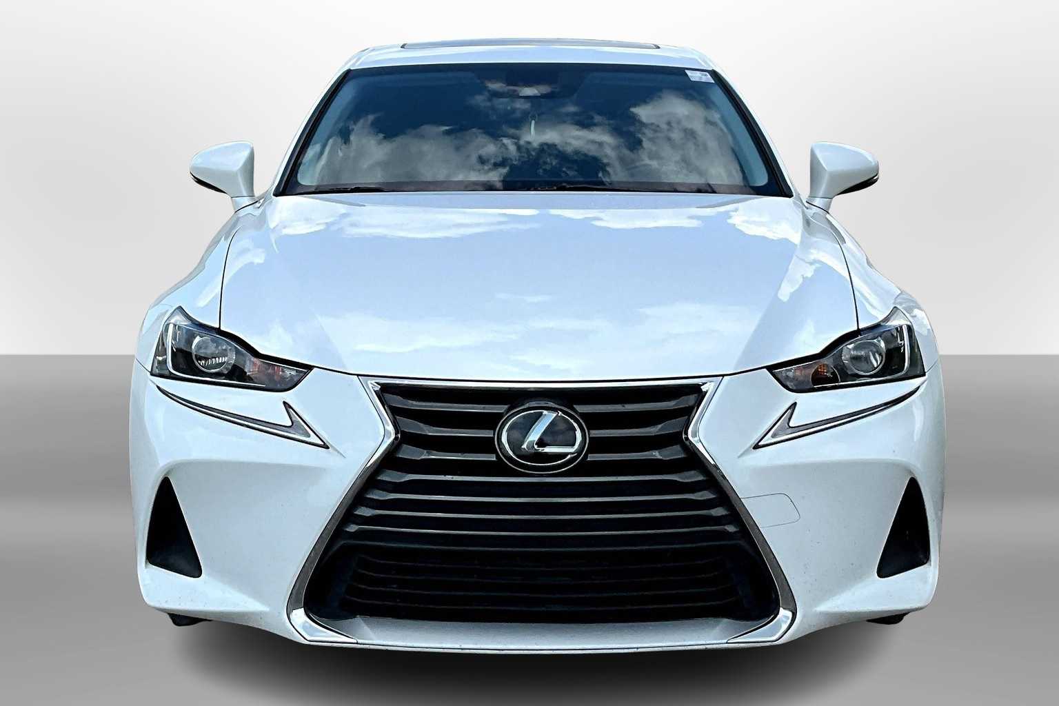 2018 Lexus IS 300 photo 3