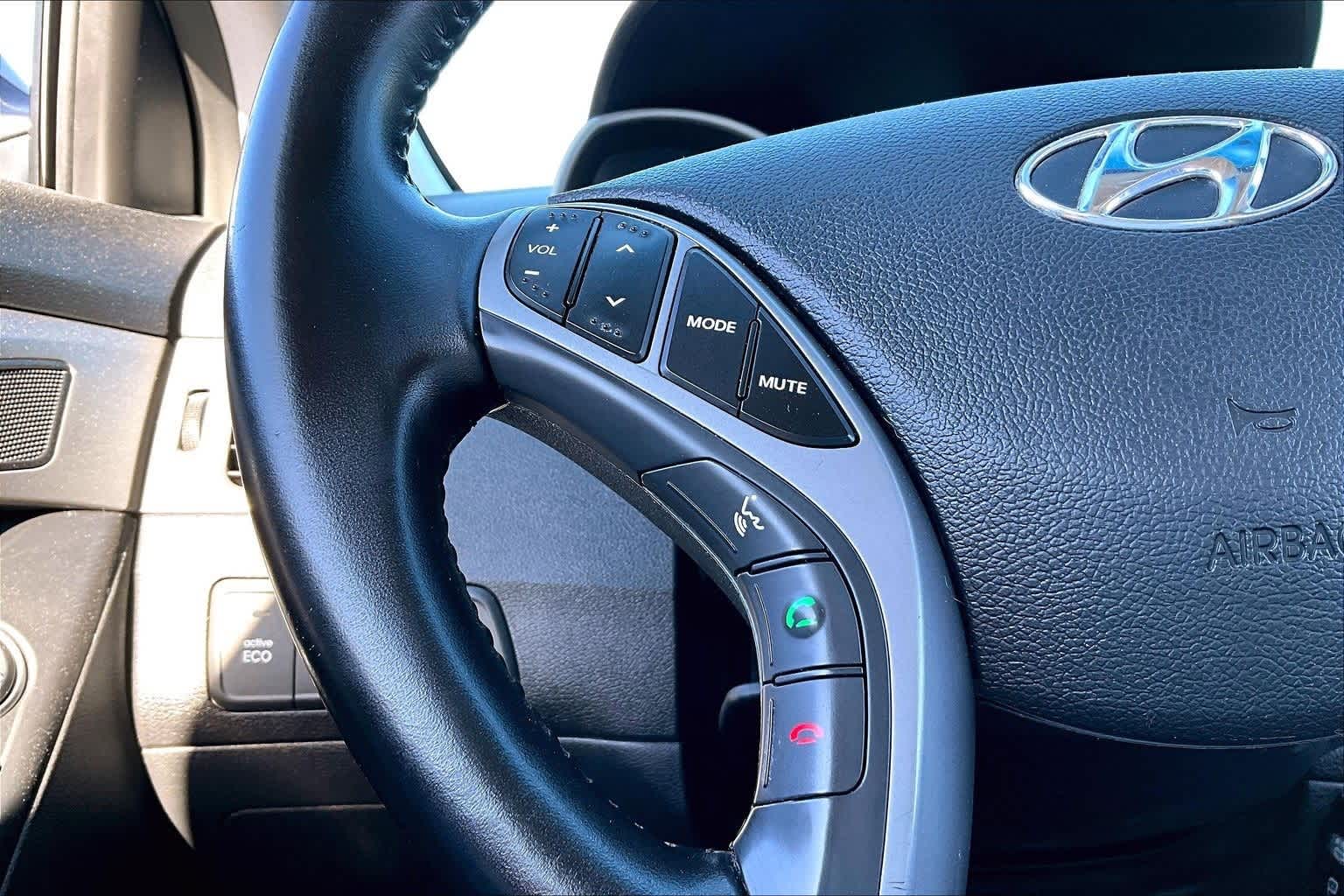 Thumbnail: 2015 Hyundai Elantra - 18