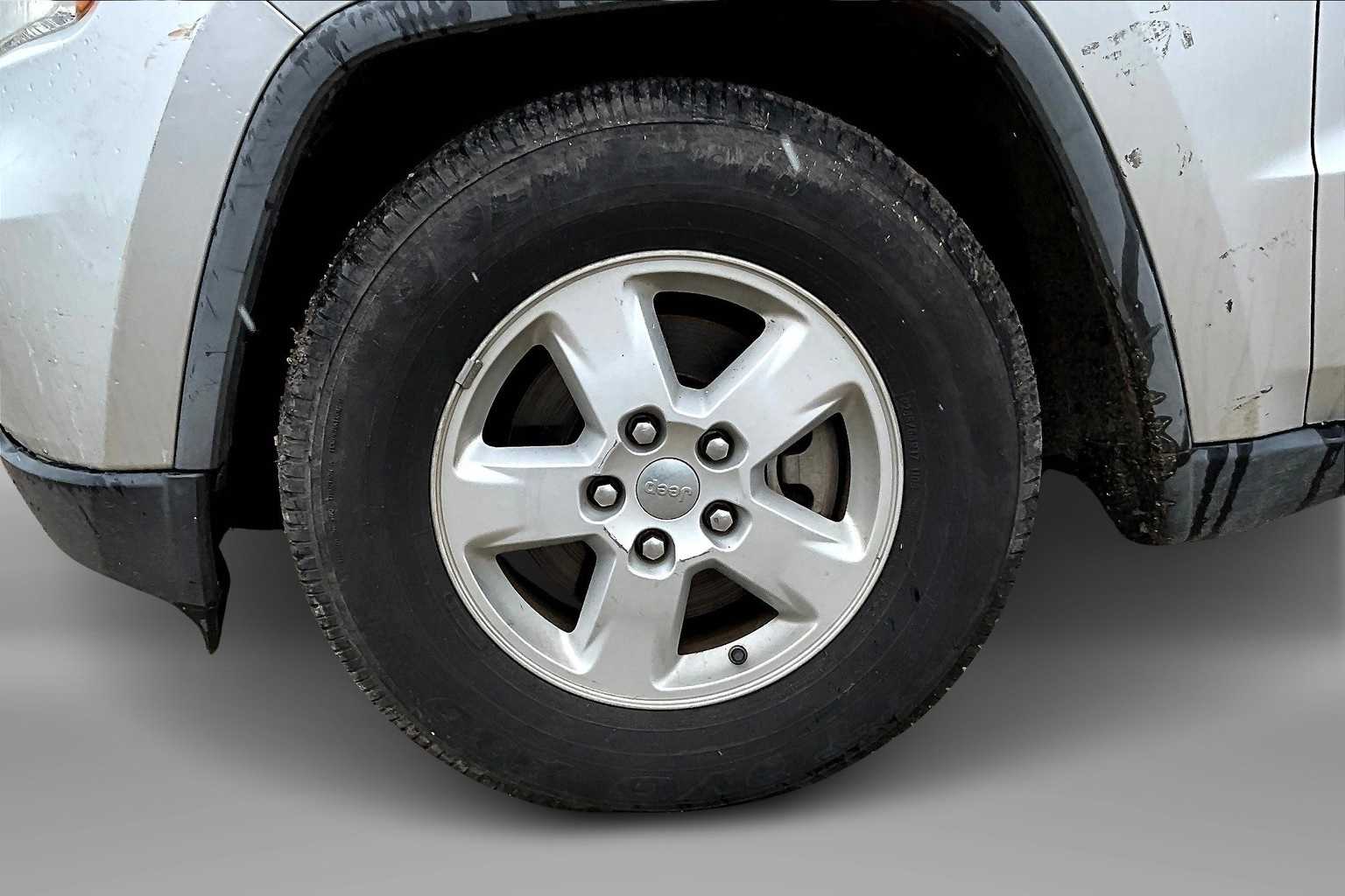 Thumbnail: 2011 Jeep Grand Cherokee - 8