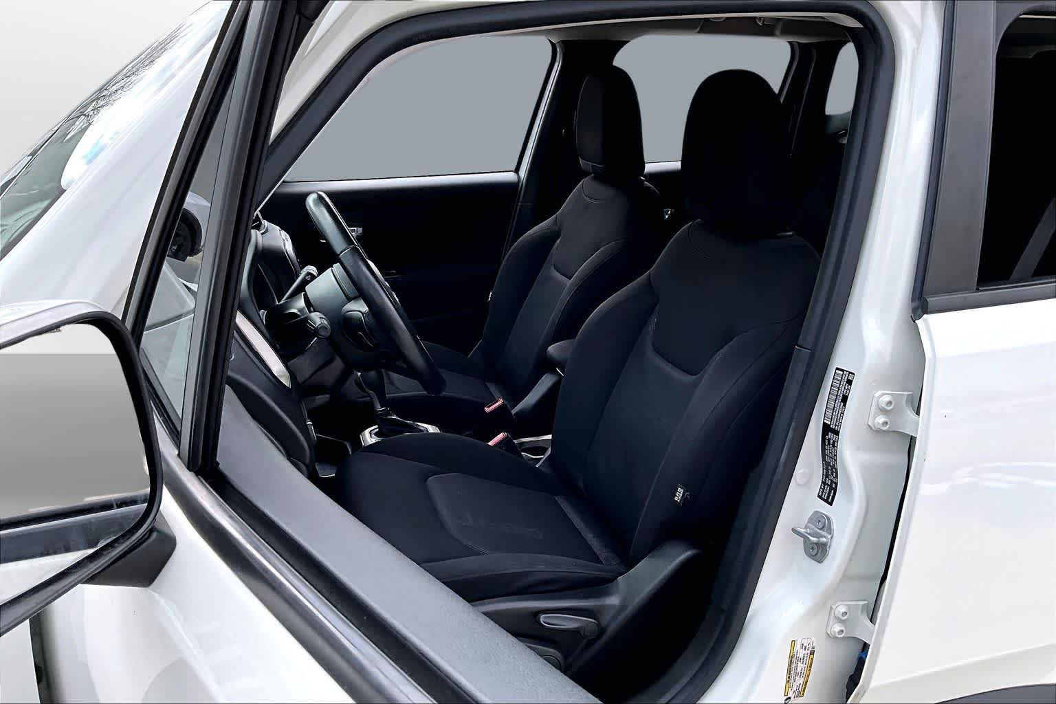 Thumbnail: 2017 Jeep Renegade - 20