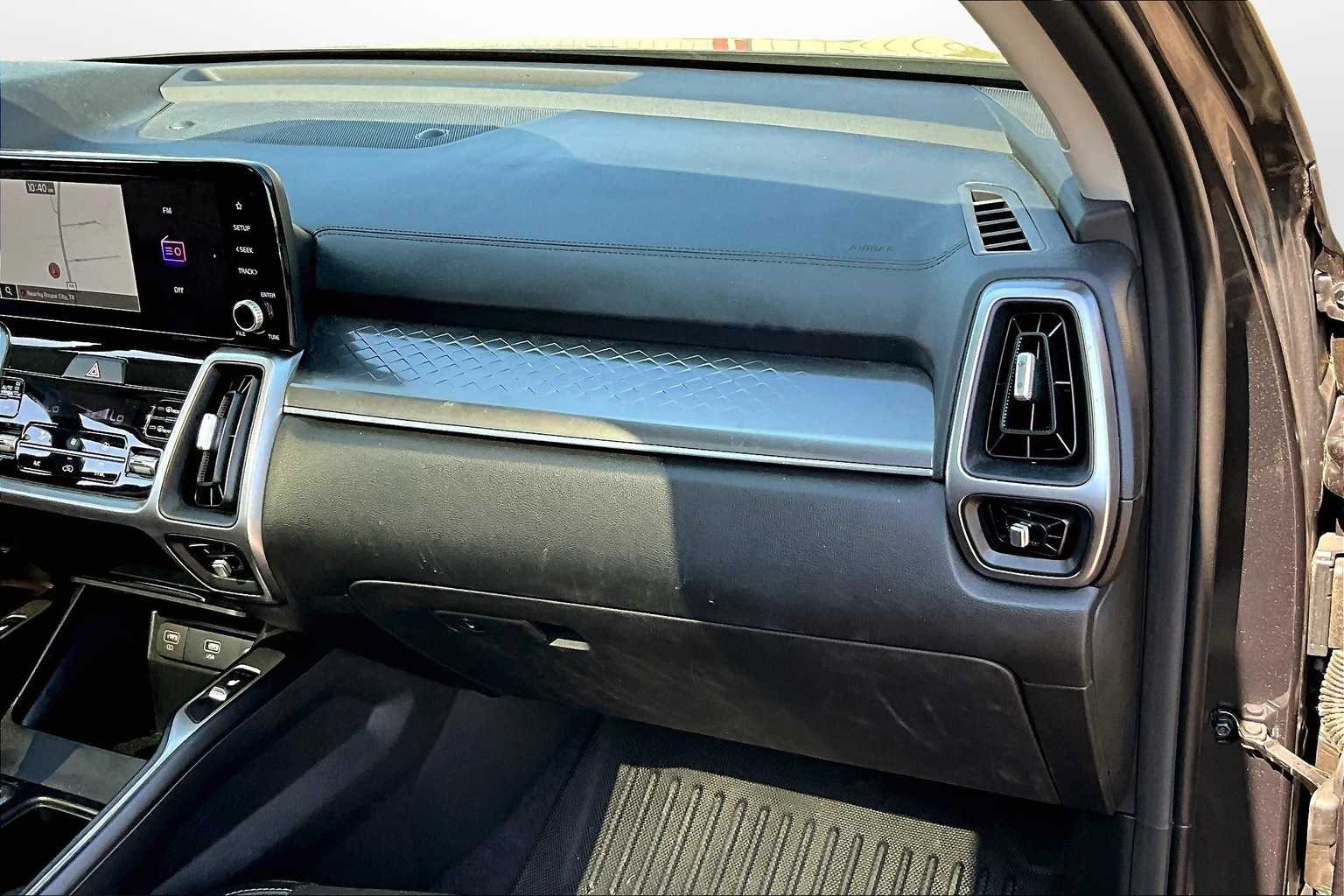 Thumbnail: 2023 Kia Sorento - 15