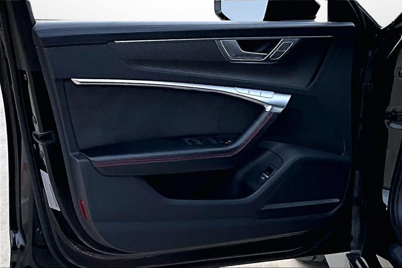 Thumbnail: 2021 Audi RS 6 - 17