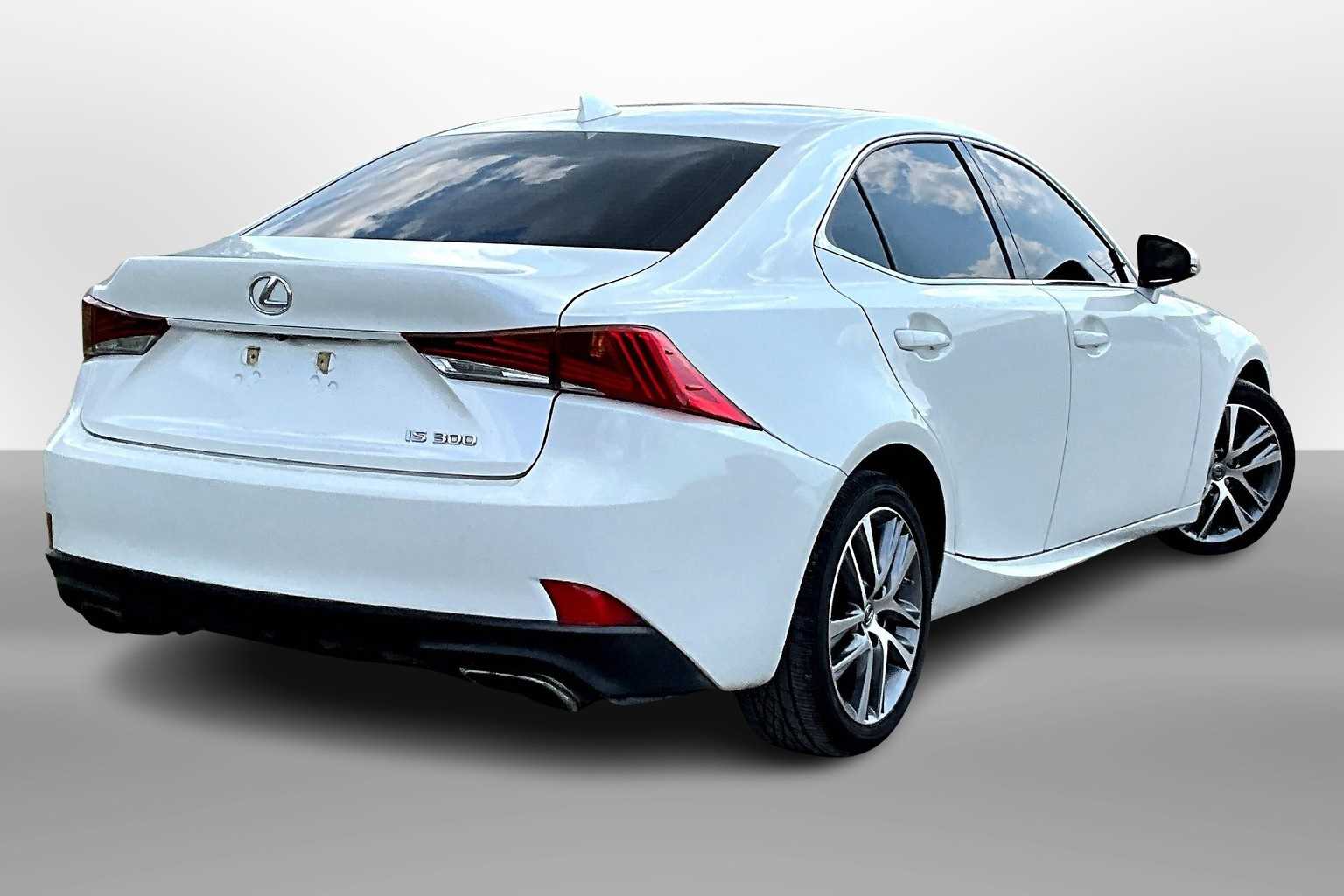 2018 Lexus IS 300 photo 2