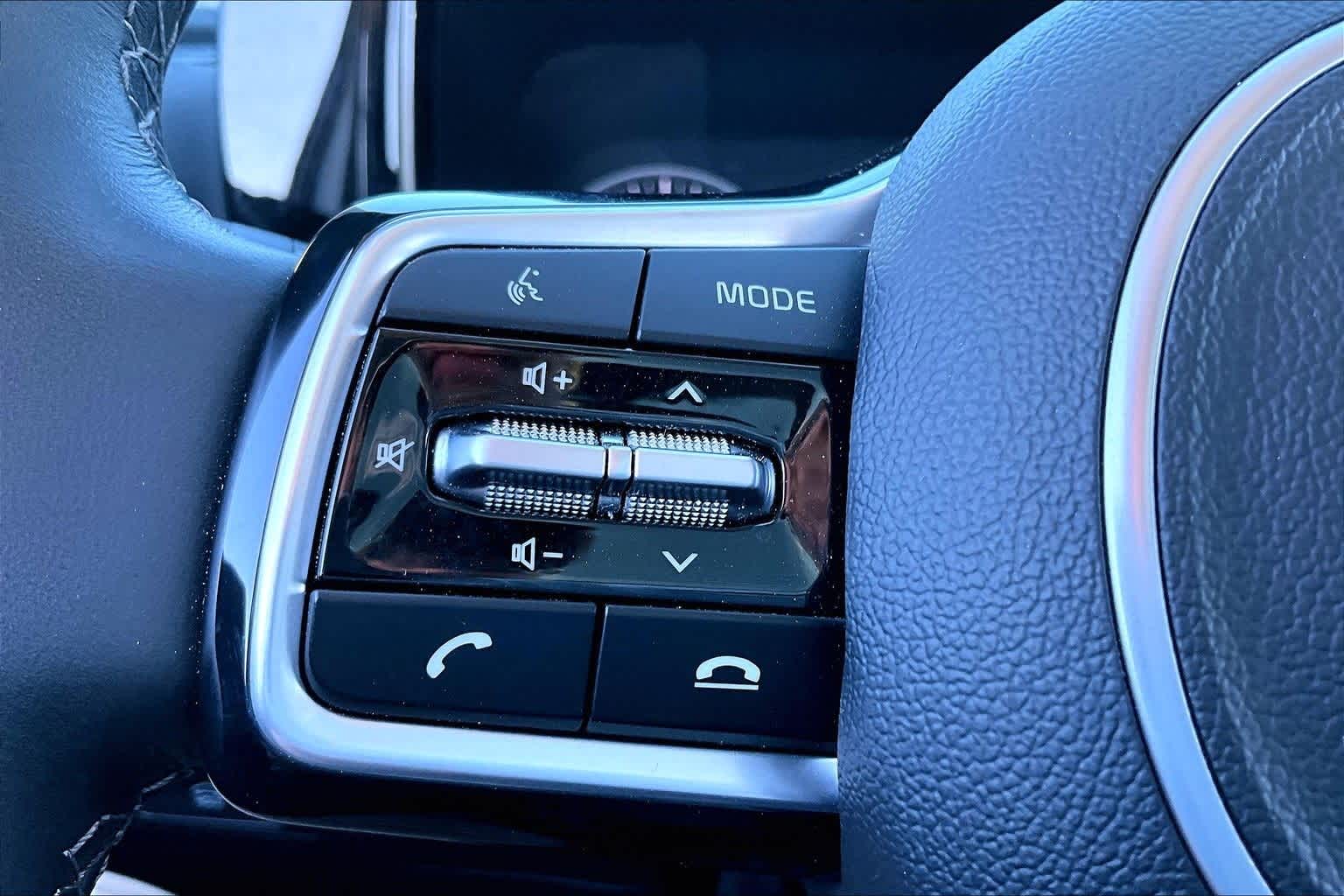 Thumbnail: 2023 Kia Sorento - 17