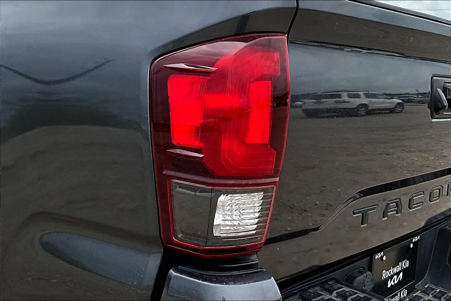 Thumbnail: 2019 Toyota Tacoma - 27