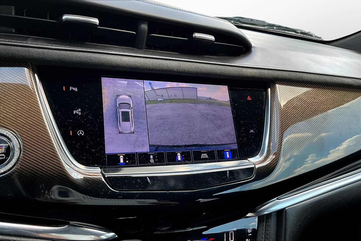 Thumbnail: 2021 Cadillac XT6 - 22