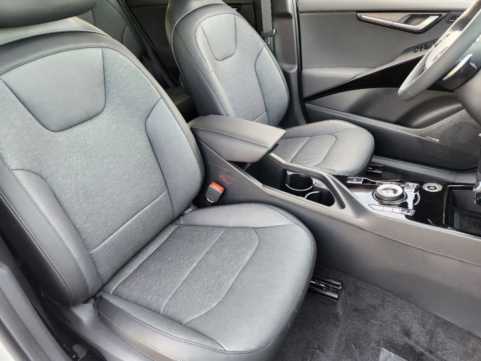 Thumbnail: 2023 Kia Niro - 14