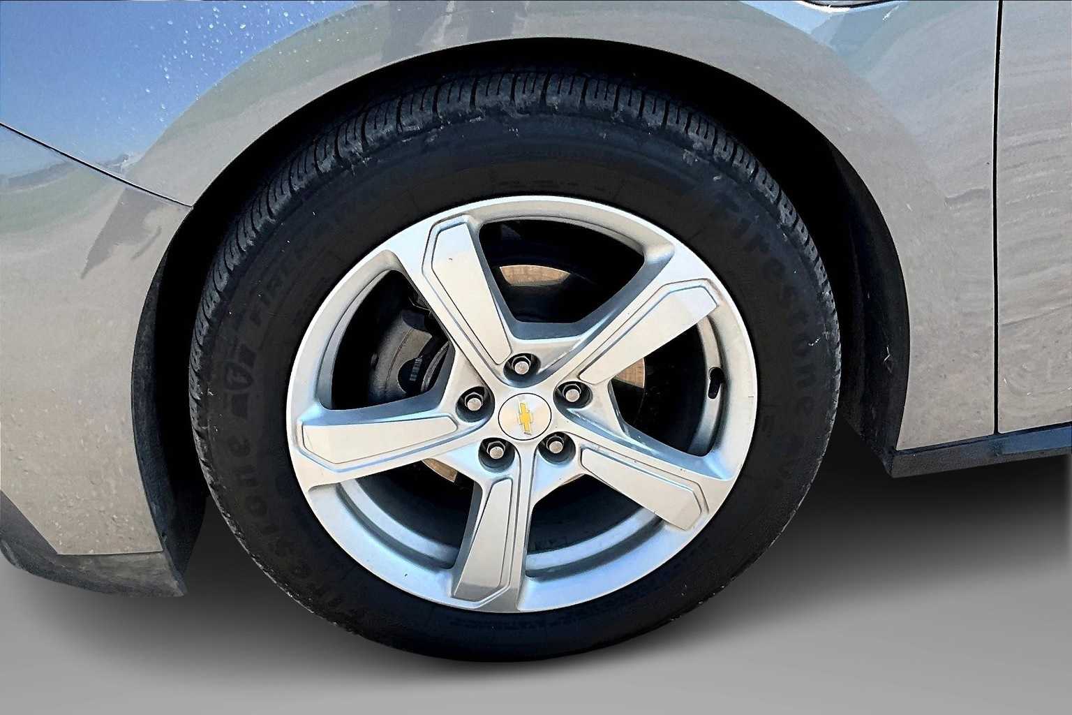 Thumbnail: 2018 Chevrolet Volt - 8