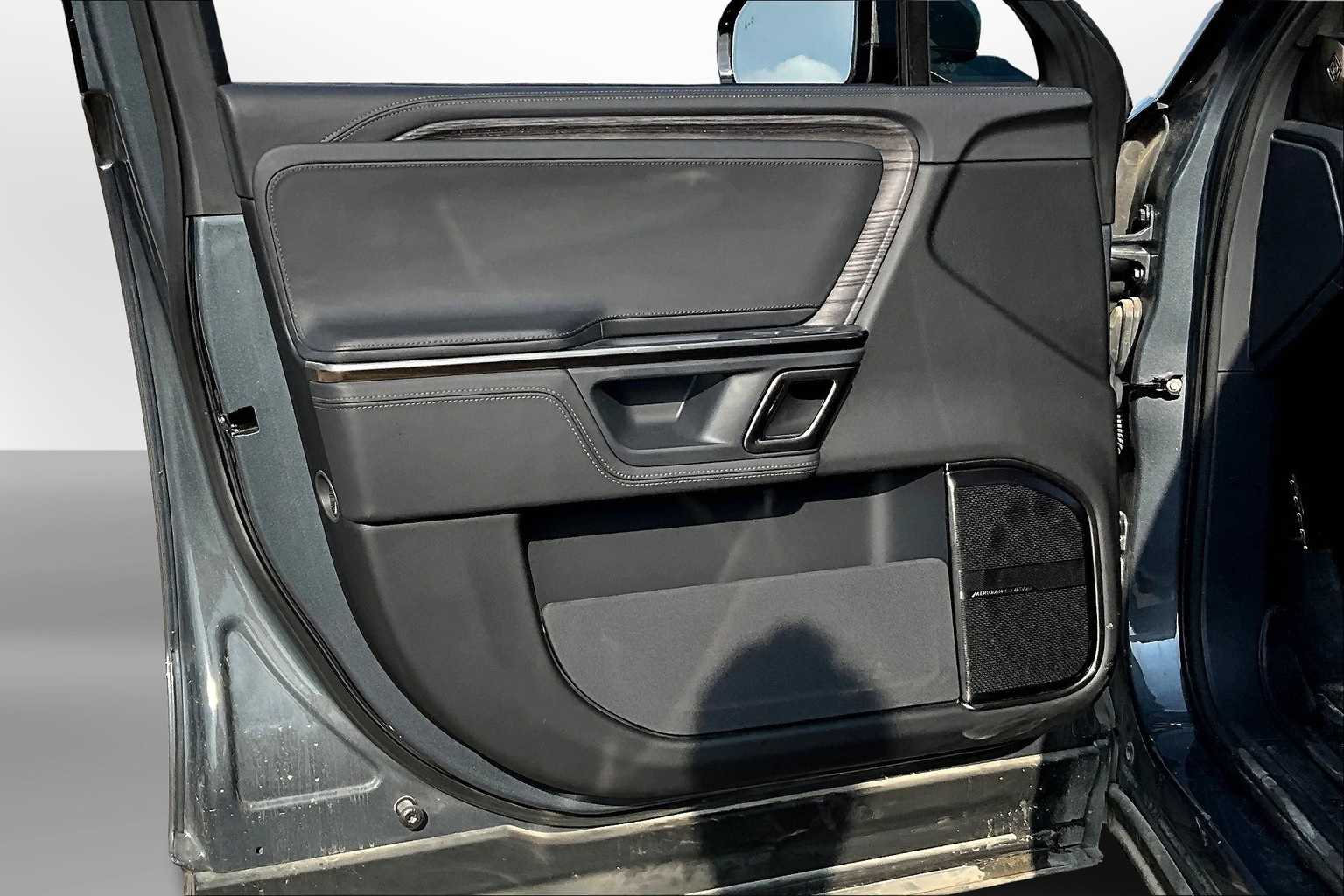 Thumbnail: 2022 Rivian R1T - 17