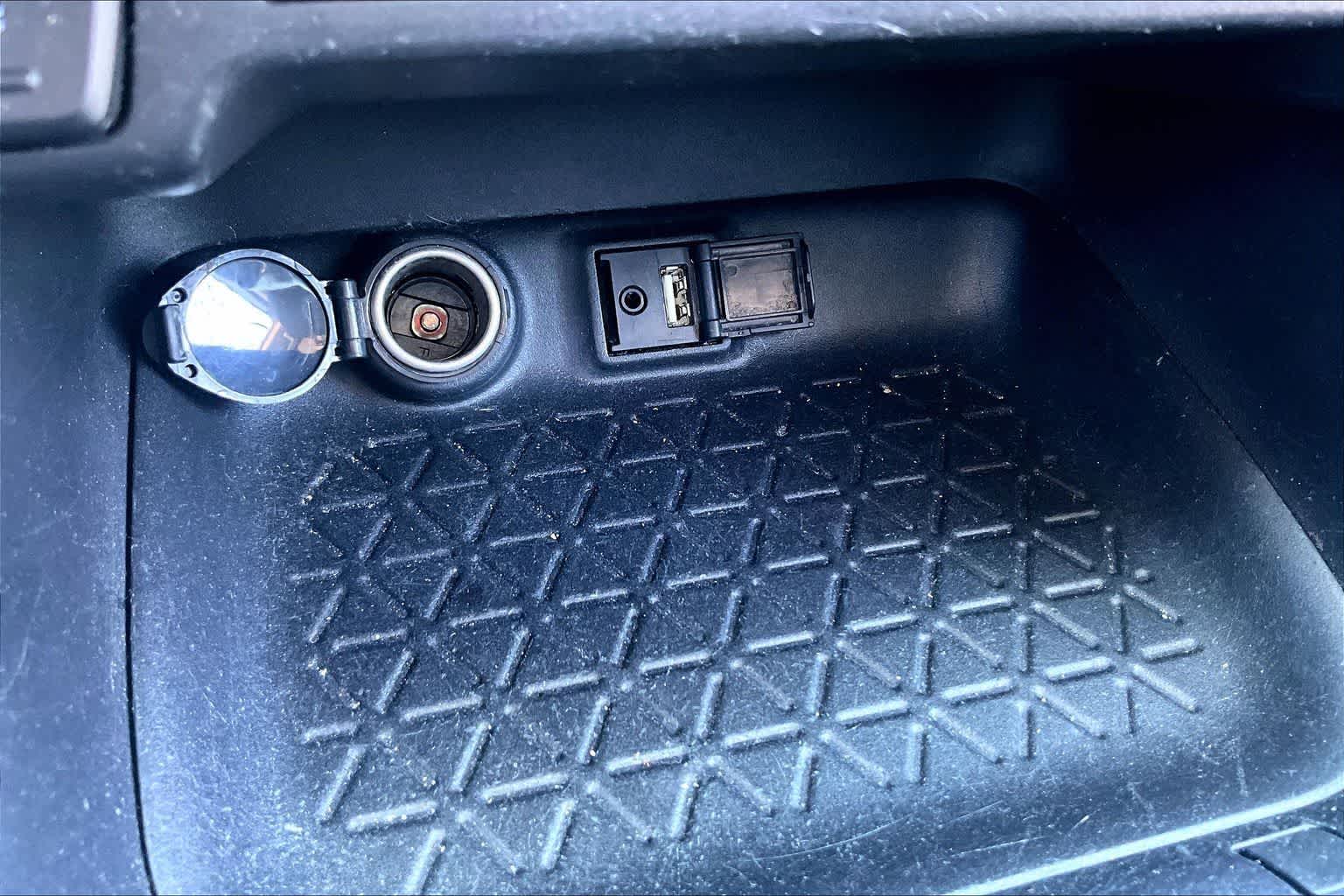 Thumbnail: 2019 Toyota RAV4 - 18