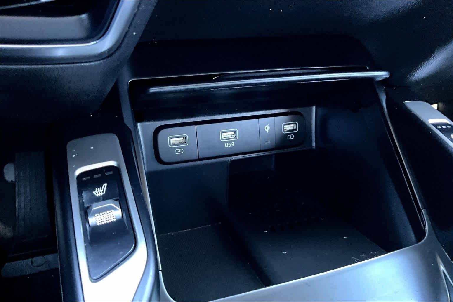 Thumbnail: 2023 Kia Sorento - 23