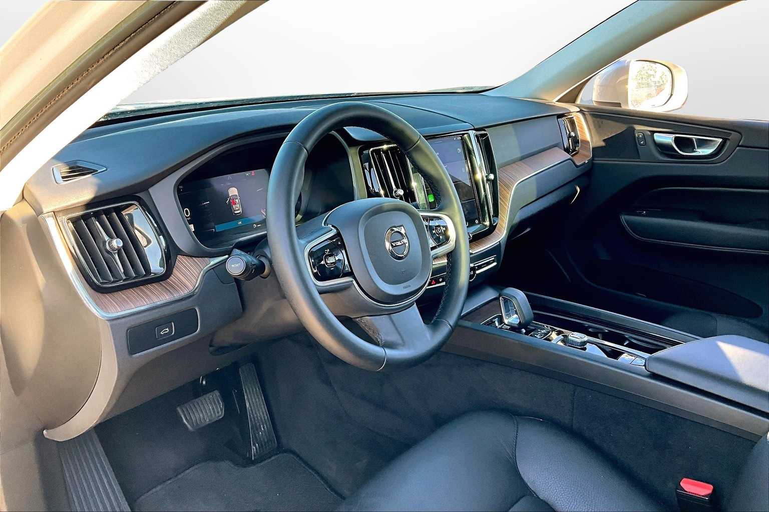 Thumbnail: 2023 Volvo XC60 - 13