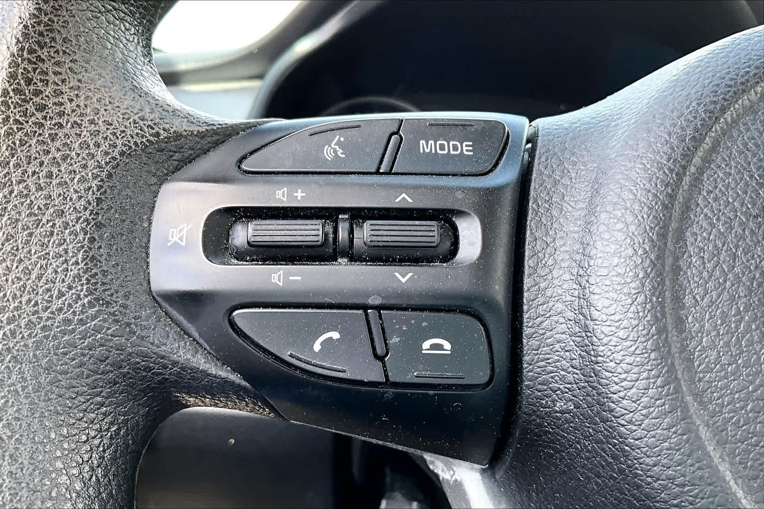 Thumbnail: 2023 Kia Rio - 16